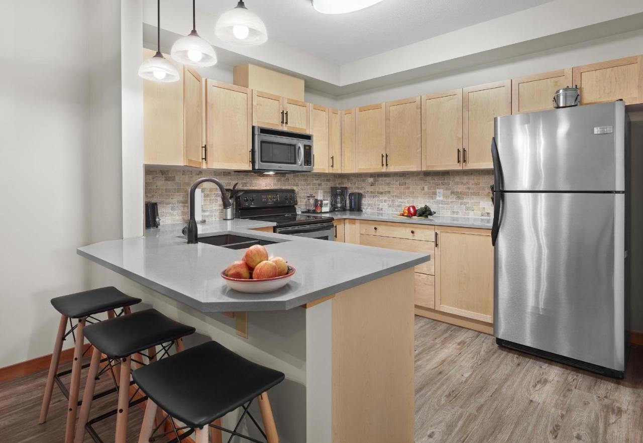 Newly Renovated Grizzly Lodge, Spacious 3Br 2Ba With Open Pool, Hot Tub Canmore Dış mekan fotoğraf