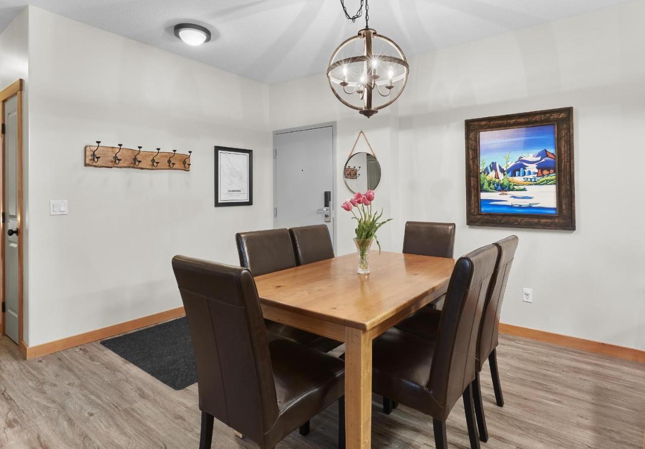Newly Renovated Grizzly Lodge, Spacious 3Br 2Ba With Open Pool, Hot Tub Canmore Dış mekan fotoğraf
