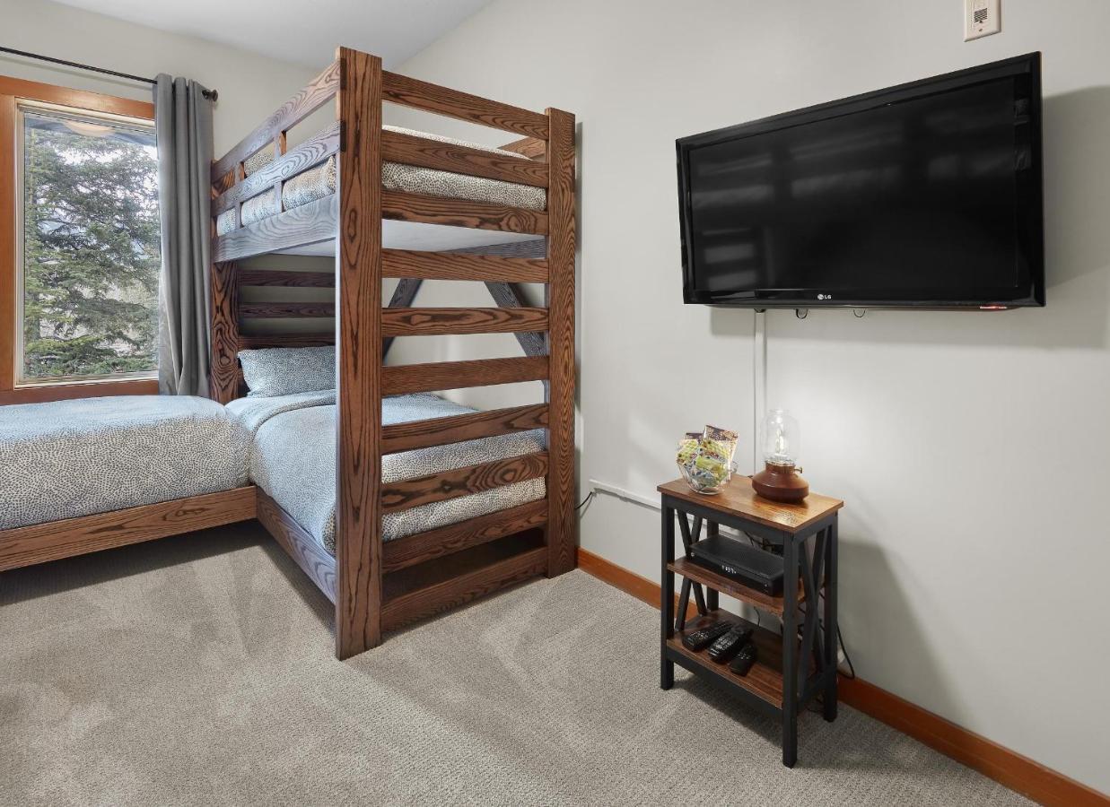 Newly Renovated Grizzly Lodge, Spacious 3Br 2Ba With Open Pool, Hot Tub Canmore Dış mekan fotoğraf