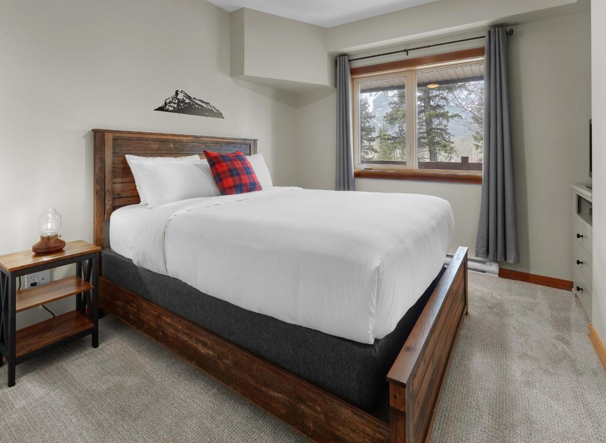 Newly Renovated Grizzly Lodge, Spacious 3Br 2Ba With Open Pool, Hot Tub Canmore Dış mekan fotoğraf