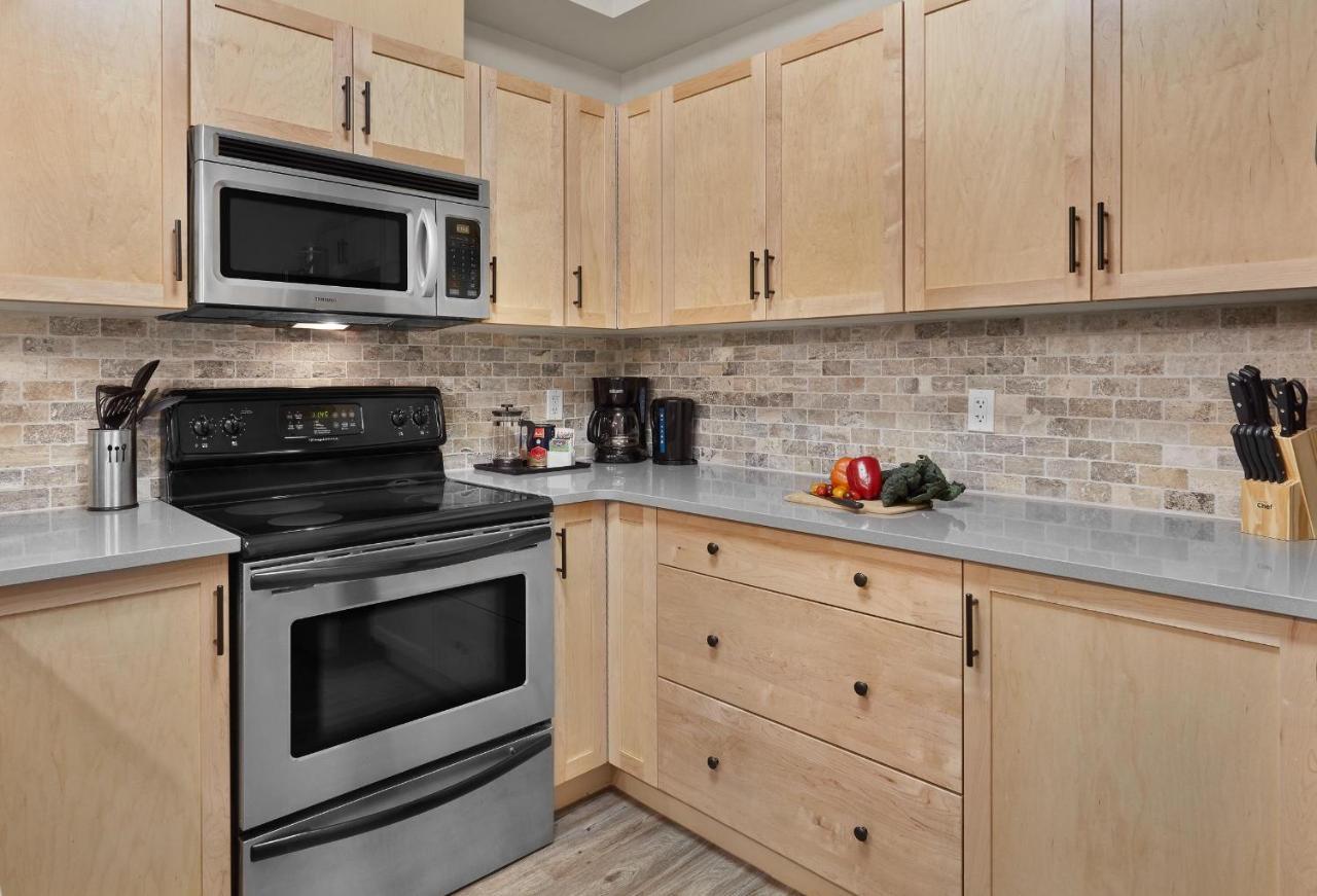 Newly Renovated Grizzly Lodge, Spacious 3Br 2Ba With Open Pool, Hot Tub Canmore Dış mekan fotoğraf