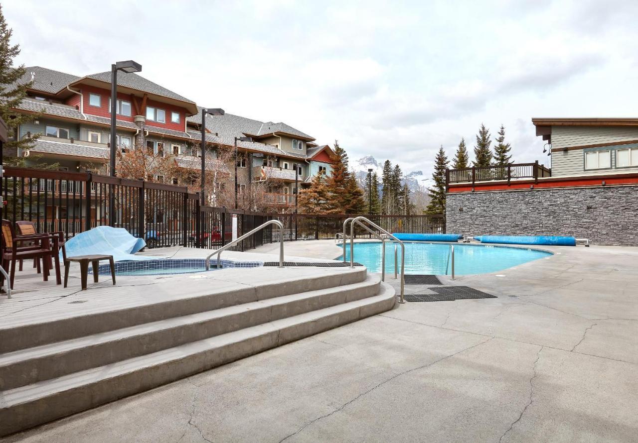 Newly Renovated Grizzly Lodge, Spacious 3Br 2Ba With Open Pool, Hot Tub Canmore Dış mekan fotoğraf
